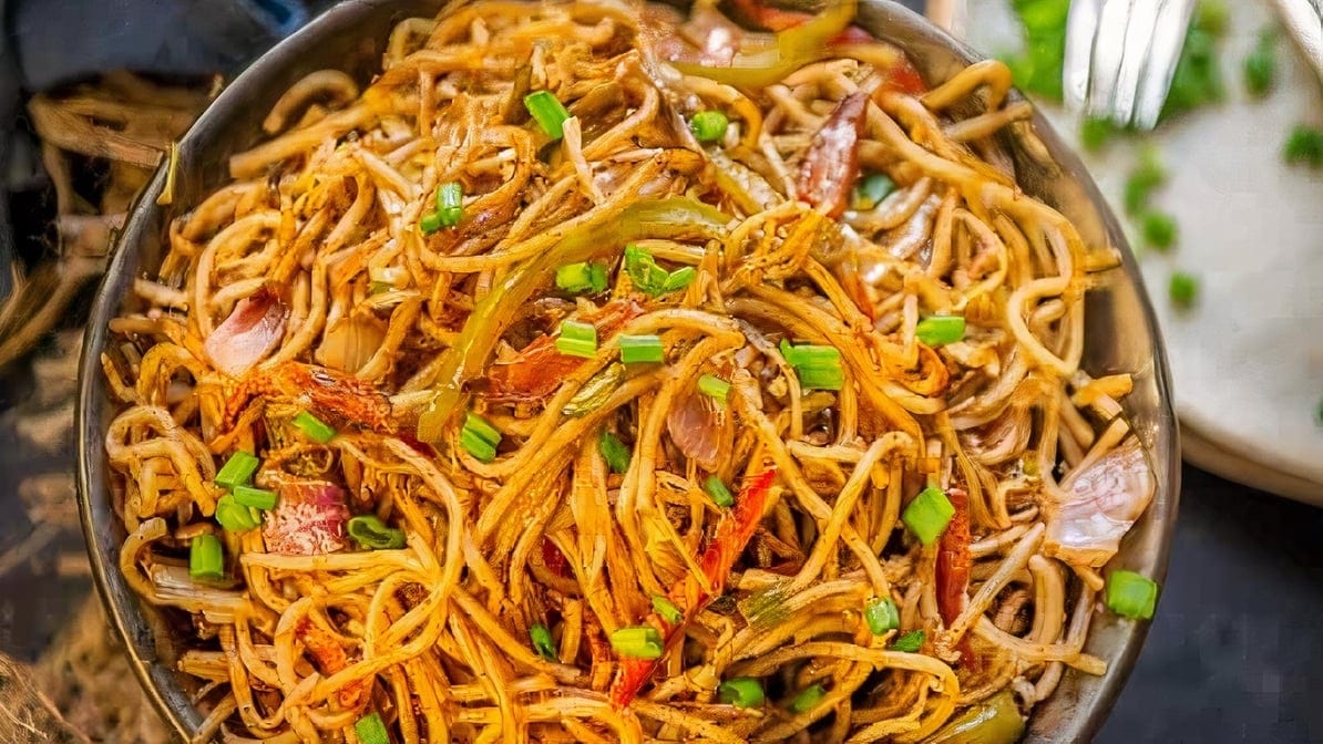 Veg Hakka Noodles.