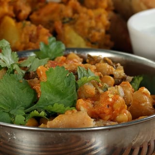 B013 Samosa Chat